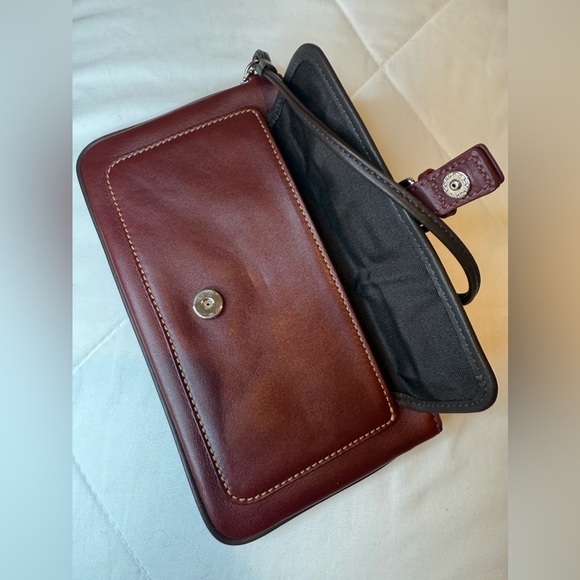 COACH Soho Leather Wristlet Clutch Snap Front Flap Pocket with Buckle Burgundy - Picture 3 of 6